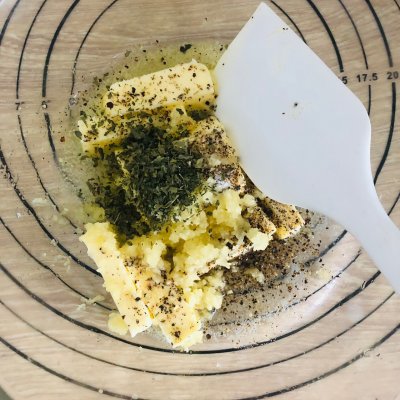 在家就能做的蒜香培根軟歐包，高顏值超美味，解饞還頂飽